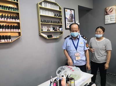 播州區(qū)市場監(jiān)管局強化監(jiān)管，專項檢查覆蓋不合格化妝品與服裝銷售